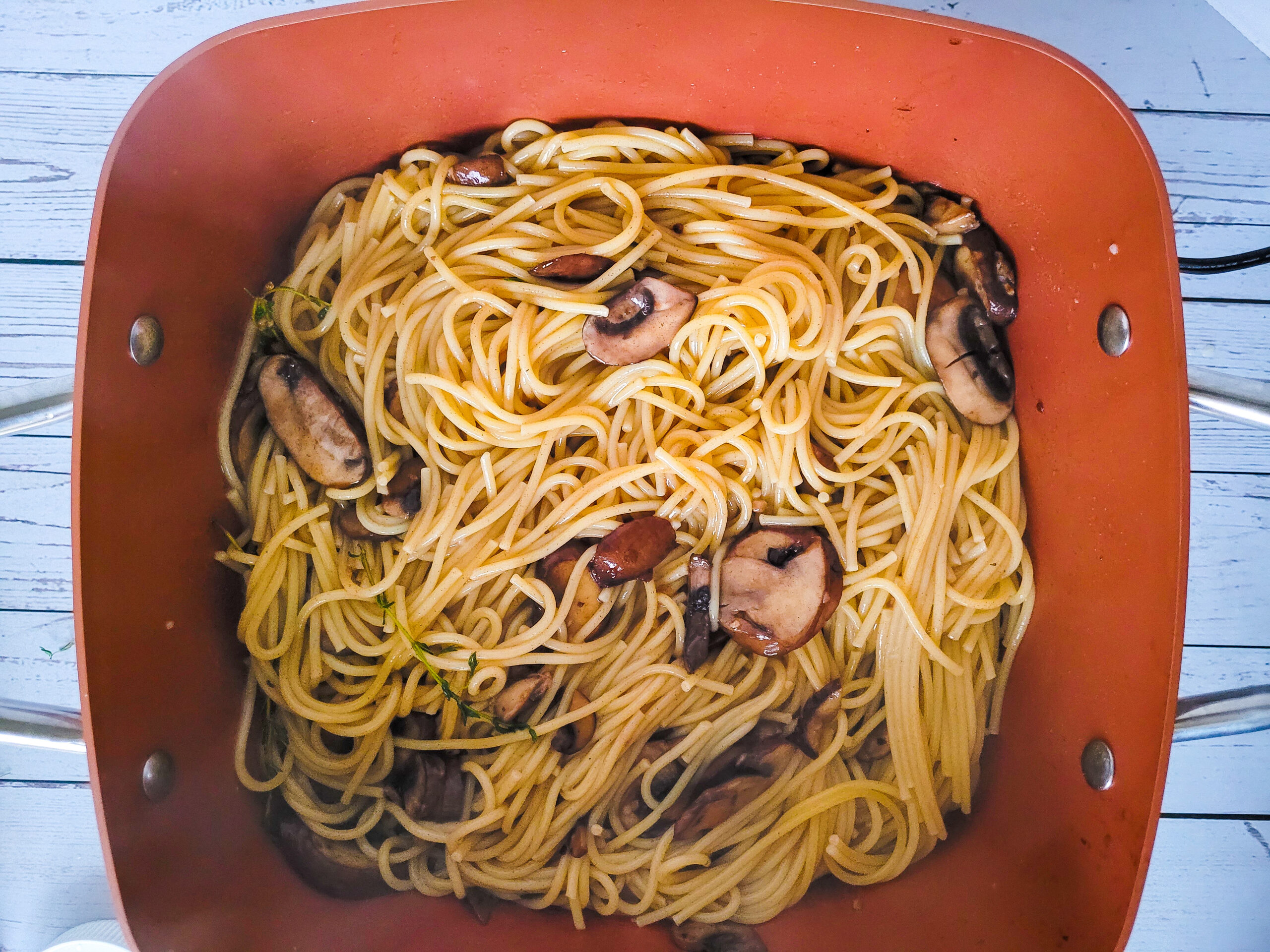 Spaghetti with Mushroom and Thyme Browned Butter Sauce Add cooked, drained spaghetti to the sauce.