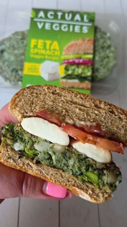 Need a quick and healthy dinner?
My 15 minute, Greek-inspired veggie burgers, featuring @actualveggies Feta Spinach fresh veggie burgers, are the perfect meal for busy May weeknights!
@wholefoods is the FIRST store to carry Actual Veggies fresh veggie burgers. I love that I can stop by on my way home and grab a few trays for dinner on days when I don't have much time to cook. Since these burgers are fresh, not frozen, they go from in-package to on-plate in only about 15 minutes!
The ingredients of the Feta Spinach Veggie Burgers are simple and real, so you can feel good about serving them! They're also
🍔 Gluten-free
🍔 Nut free
🍔 Soy free
🍔 Oil free
🍔 Non-GMO certified
🍔 Vegetarian
🍔 Delicious!!!
I prepared the feta spinach veggie burgers with Greek inspiration. The bun was slathered in lemon-garlic aioli, then topped the burger with fresh mozzarella, tomatoes, red onion, and a drizzle of balsamic glaze. Talk about amazing! 👩🍳💋
If you see Actual Veggies fresh veggie burgers at Whole Foods, be sure to pick some up to keep on hand. Even though they're sold fresh, they can be frozen for those crazy busy days.
In addition to Spinach Feta, Actual Veggies fresh veggie burgers are available in Black Bean or Mushroom Quinoa, too!
Who's ready to give Actual Veggies fresh veggie burgers a try?
.
.
.
#sponsored #actualveggies #veggieburgers #glutenfree #soyfree #nutfree #oilfree #nongmo #cswdumplings #thefoodieinitiative ##teamhappyfoodies #summerdinnerideas #15minutedinners #vegetarian #wholefoods